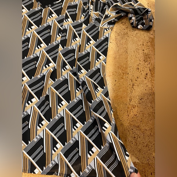 Dana Buchman  Women Size L Mixed Media Top for office or casual outing - Picture 9 of 15